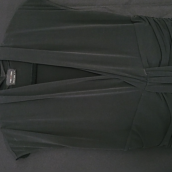 Elegant Black Draped Dress - Picture 2 of 4